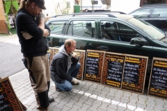 2011 Plakate kleben 010