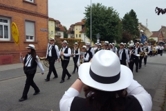Musiker ziehen vorbei