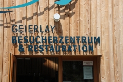 Los ging es am Besucherzentrum.