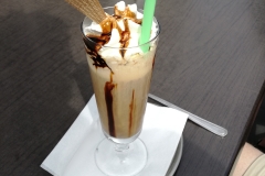 ... mit leckersten Eis- und Kaffeekreationen.