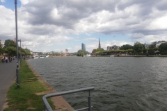 In Frankfurt angekommen erfuhren wir leider, dass wegen Protestaktionen auf dem Fluss unsere Bootstour leider nicht stattfinden konnte.