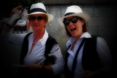 Da, nochmal in groß und prominent hervorgeholt: Sabine und Pia in Aktion!