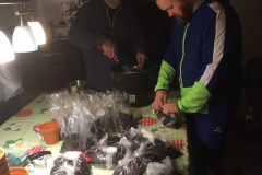 Weil viel Arbeit erwartet wird, hat sich Karsten sogar extra einen Trainingsanzug angezogen