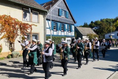 Bei 8 Grad zu Beginn und strahlendem Sonnenschein unterwegs, war die Wahl des Outfits nicht ganz einfach!