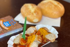 Und danach: eine wunderbare Curry-Wurst - die hatten wir uns auch wirklich verdient!