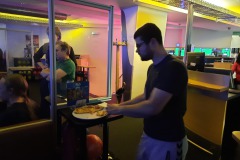 Thomas braucht zur Stärkung erst einmal eine  Pizza!