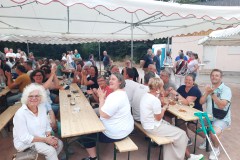 .... und war sichtlich und hörbar begeistert vom Auftritt der Wiesbadener Taunusmusikanten!