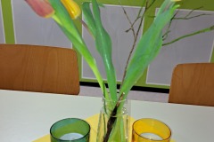 Die Tische waren mit Blumen...
