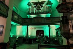 Und dann war es geschafft! Percussion, Pauken, Drum-Set, Lichter von oben bis unten, die Bühne - alles freut sich auf das Konzert!