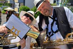 Auch Bariton und Bariton-Saxophon in "heißer Liebe"  vereint! Natürlich rein platonisch!