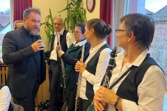 Karsten führt derweil Fachgespräche mit den Holzbläserinnen...