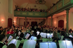 Und dann die schöne Überraschung: Die Kirche war voll! Und zwar wirklich voll! Dieses volle Voll!