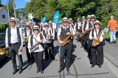 Und "Aufstellung" zum 2. von 5 Kerbeumzügen in diesem Monat!