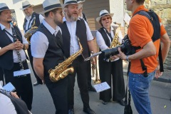 Während sich die Saxe noch vom Profi von wiesbadenaktuell.de beraten lassen...