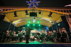 Auch hier nutzten wir die Bühne vollständig aus! Wir brachten uns sogar noch eigene Stühle mit, weil einfach zu viele musikbegeistere Taunusmusikanten waren!