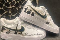 Vonn jeder Seite anders bemalt - echte Unikate!