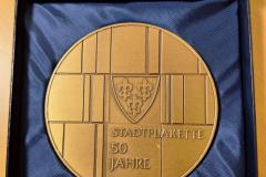 Die Stadtplakette in Bronze