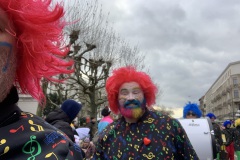 Äh ja, manchem wurde es wohl zu bunt!