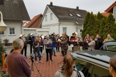 Die versammelte Mann- und Frauschaft überraschte den sichtlich gerührten Ehrengast.